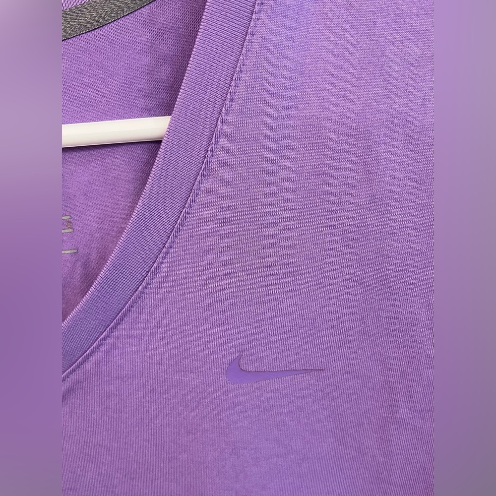 Nike Women’s Purple Dri-Fit Regular Fit V-Neck Short Sleeve Shirt! Size Large. - Picture 3 of 10